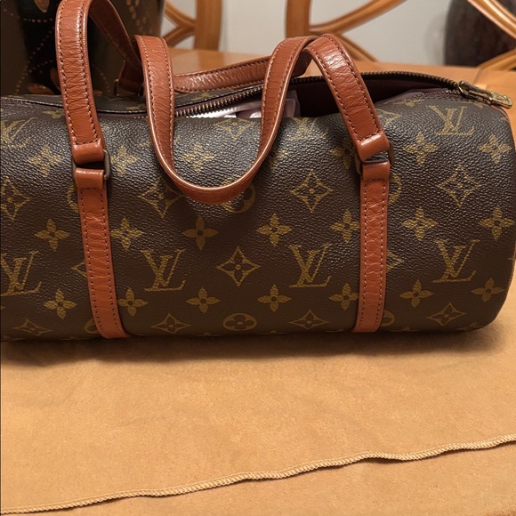 Louis Vuitton Monogram Papillon Shoulder Bag - Picture 2 of 8